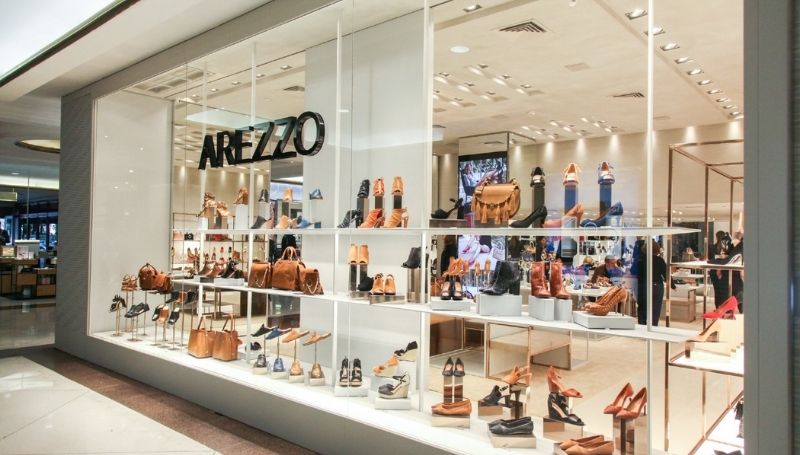 Arezzo&Co aposta em modelo light para duas marcas 